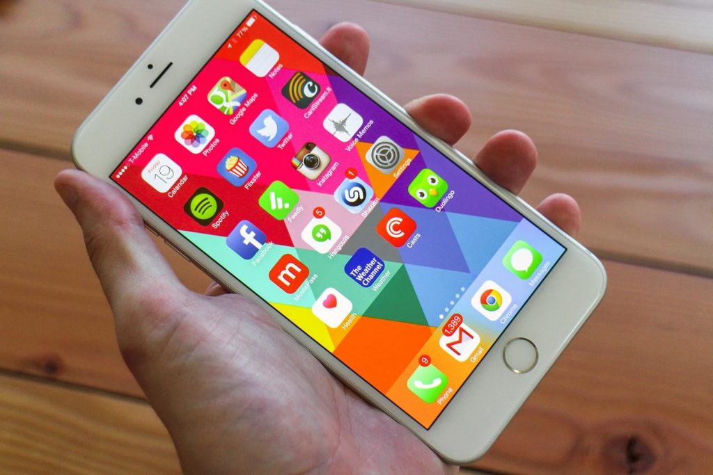 Apple-Admitted-That-They-Slowing-Down-Their-Phones - News