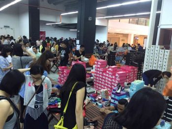 Toms-Daphne-Warehouse-Sale-Jualan-Gudang-2020-2021-Shoes-Kasut-Clearance-Malaysia-00-350x263 - Apparels Bags Fashion Accessories Fashion Lifestyle & Department Store Footwear Handbags Kuala Lumpur Selangor Wallets Warehouse Sale & Clearance in Malaysia 