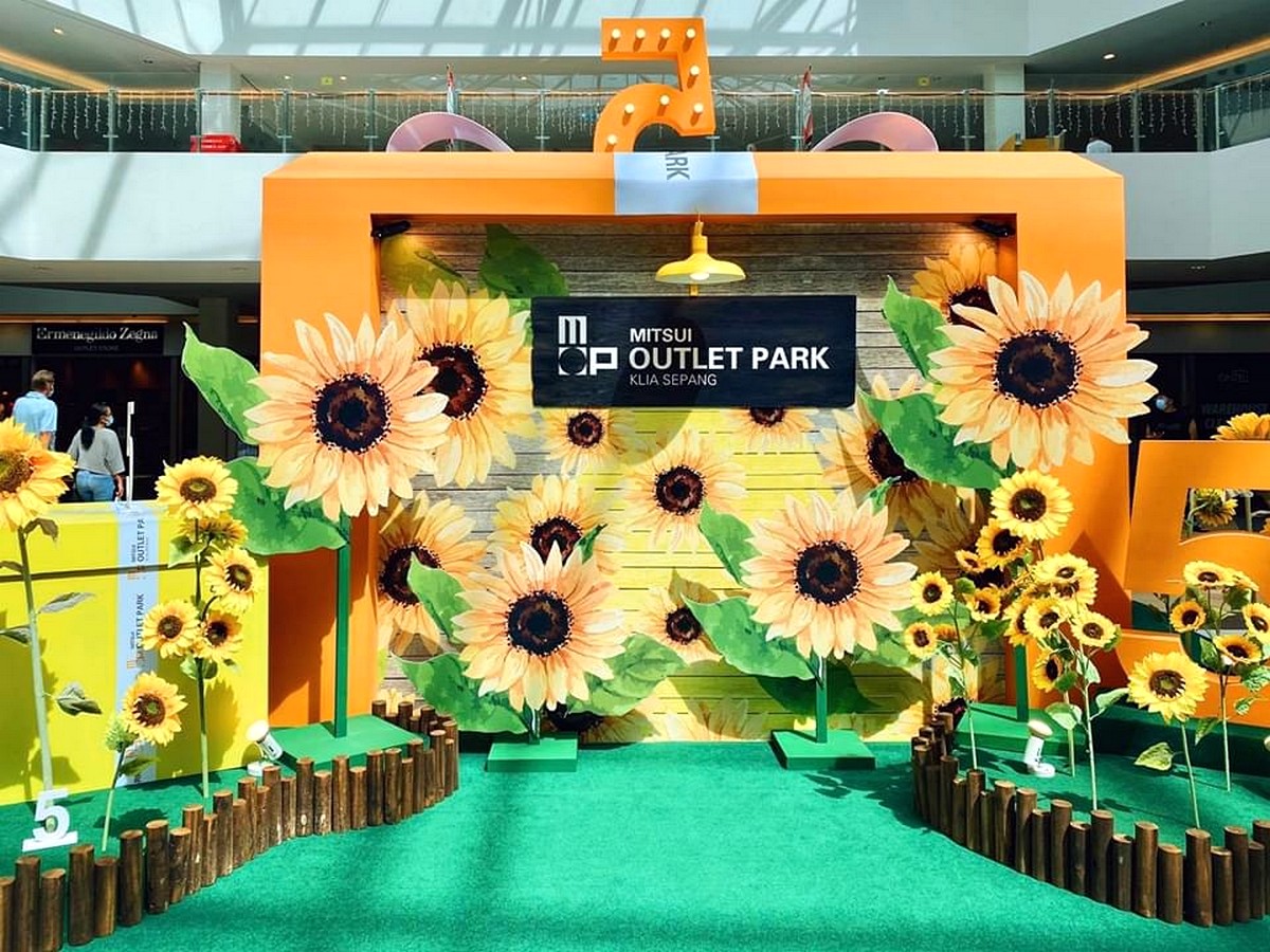 Sunflowers-decoration - Apparels Baby & Kids & Parenting Bags Children Fashion Dinnerware Fashion Accessories Fashion Lifestyle & Department Store Fitness Footwear Gifts , Souvenir & Jewellery Handbags Home & Garden & Tools Jewels Kitchenware Kuala Lumpur Outdoor Sports Putrajaya Selangor Shopping Malls Sports,Leisure & Travel Sportswear Sunglasses Wallets Warehouse Sale & Clearance in Malaysia