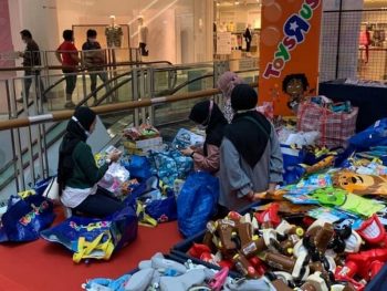 Toys-R-Us-Clearance-Sale-at-Paradigm-Mall-PJ-350x263 - Baby & Kids & Parenting Children Fashion Selangor Toys Warehouse Sale & Clearance in Malaysia 