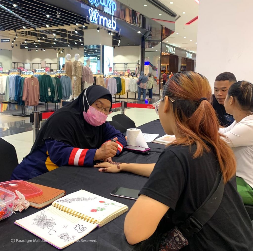 2324 Oct 2022 Indian Drums Performance & Henna Tattoo at