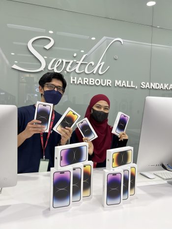 Switch-iPhone-Promo-5-350x467 - Electronics & Computers IT Gadgets Accessories Johor Kedah Kelantan Kuala Lumpur Melaka Mobile Phone Negeri Sembilan Pahang Penang Perak Perlis Promotions & Freebies Putrajaya Sabah Sarawak Selangor Terengganu 