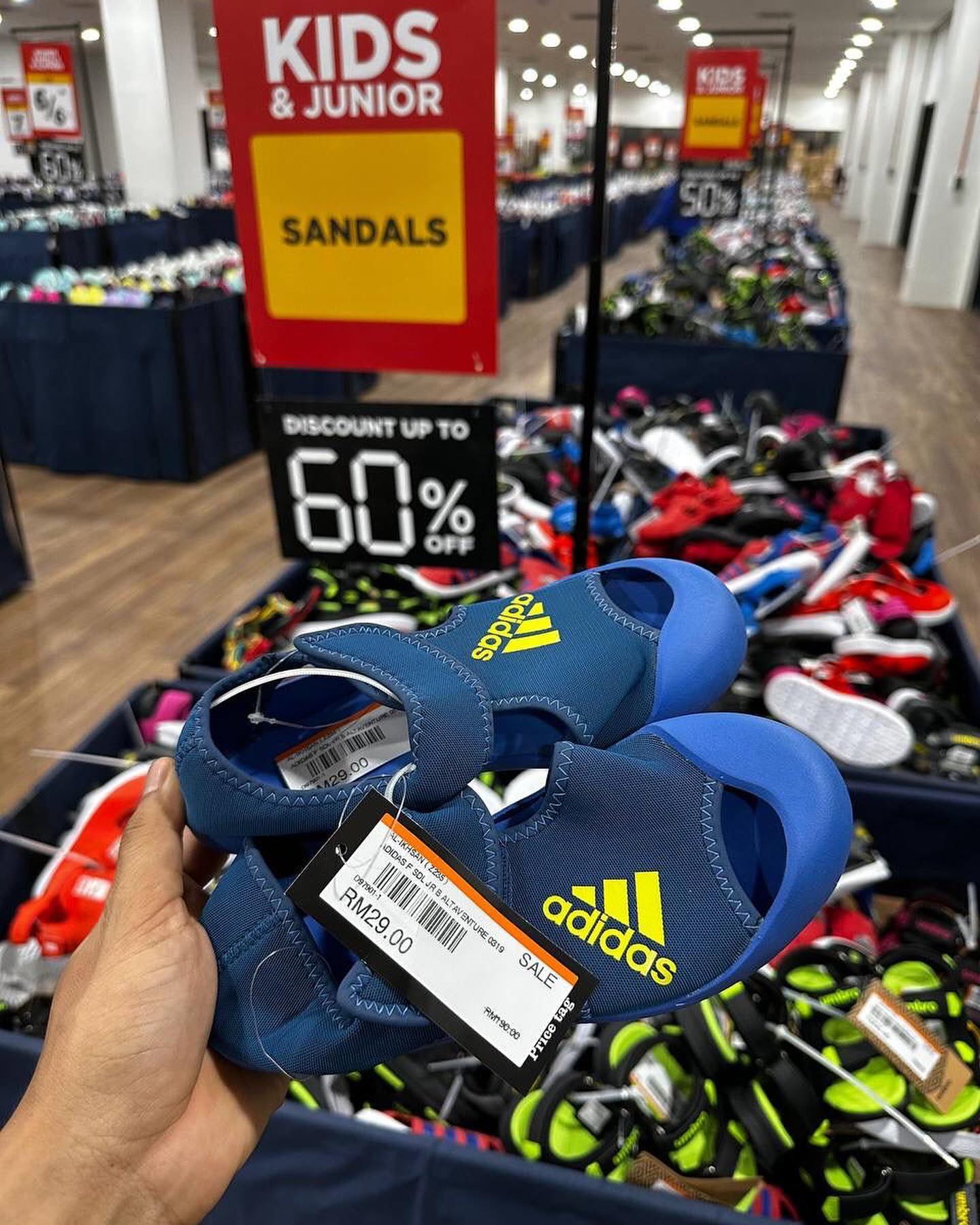 Al ikhsan hotsell adidas sandal