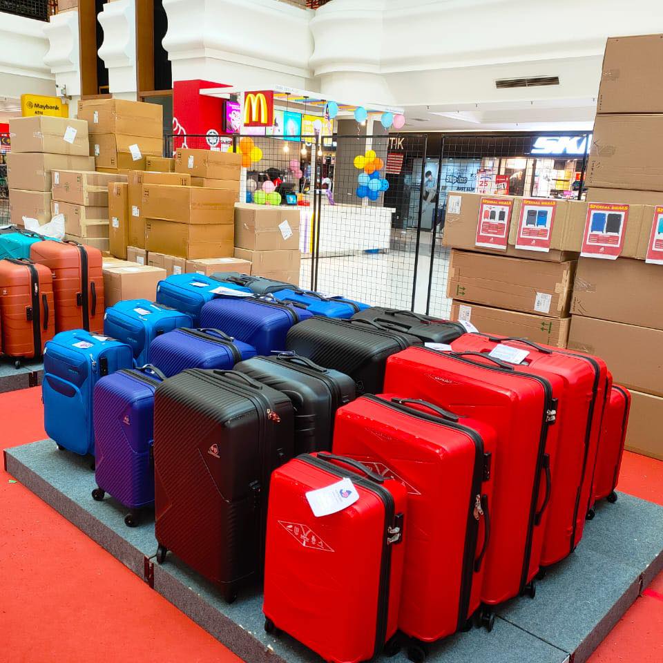 Luggage warehouse sale outlet