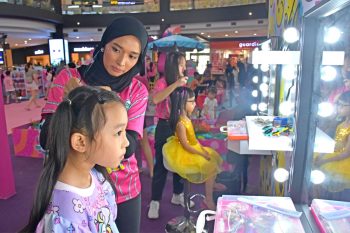 The-first-L.O.L-Surprise-Experiential-Event-at-IOI-Mall-Kulai-3-350x233 - Events & Fairs Johor Others 