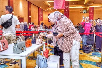 DSC06664-01-350x233 - Apparels Bags Fashion Accessories Fashion Lifestyle & Department Store Handbags Kuala Lumpur Selangor Wallets Warehouse Sale & Clearance in Malaysia 
