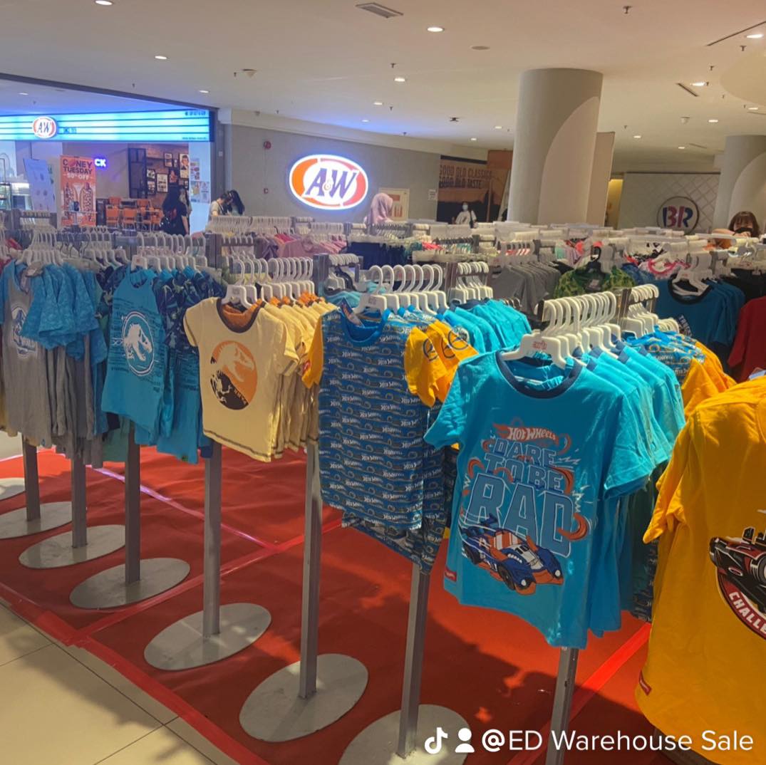 Children's clothes shop warehouse sale