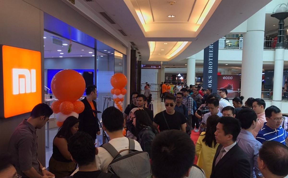 Mi-Store-Suria-KLCC-officially-launched-today-Xiaomi-Mi-Mix-2-Redmi-Note-5A-Prime-hands-on-photos-TechNave - Computer Accessories Electronics & Computers Home Appliances IT Gadgets Accessories Johor Kedah Kelantan Kuala Lumpur Laptop Location Melaka Mobile Phone Nationwide Negeri Sembilan Online Store Pahang Penang Perak Perlis Putrajaya Sabah Sarawak Selangor Tablets Terengganu Warehouse Sale & Clearance in Malaysia 