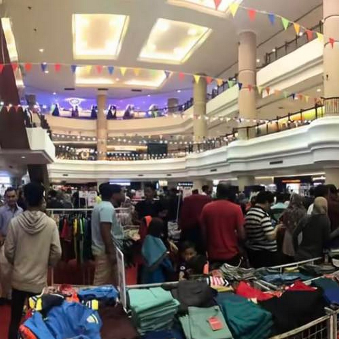 ED-Labels-Crazy-Warehouse-Clearance-Sale-9 27 September-5 October 2025: ED Labels: Crazy Warehouse Clearance Sale: Massive Discounts on Apparel, Bags, Luggage & Shoes