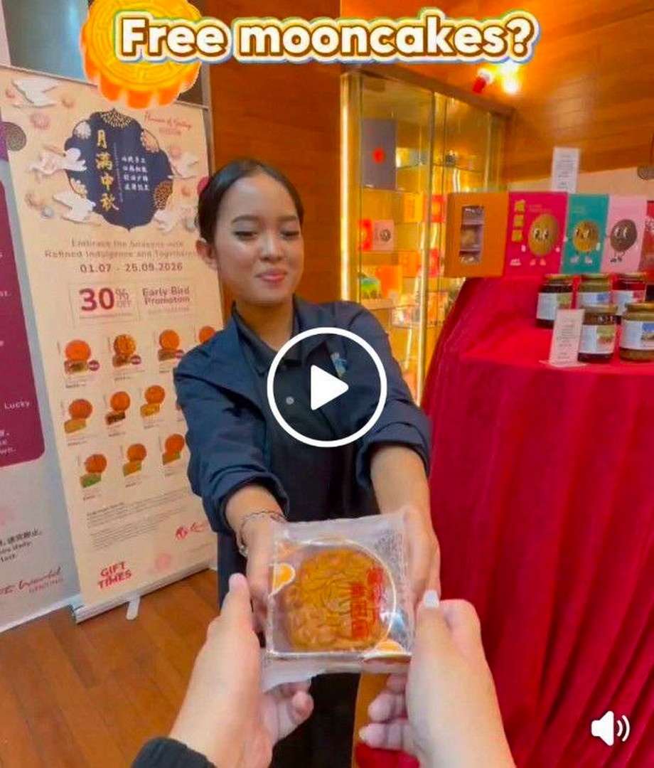 Resorts-World-Genting-Free-Mooncake-Giveaway-Promotion 1 July-25 September 2026: Resorts World Genting: Free Mooncake Giveaway Promotion with Lantern Riddle and Lucky Draw at Genting Highlands