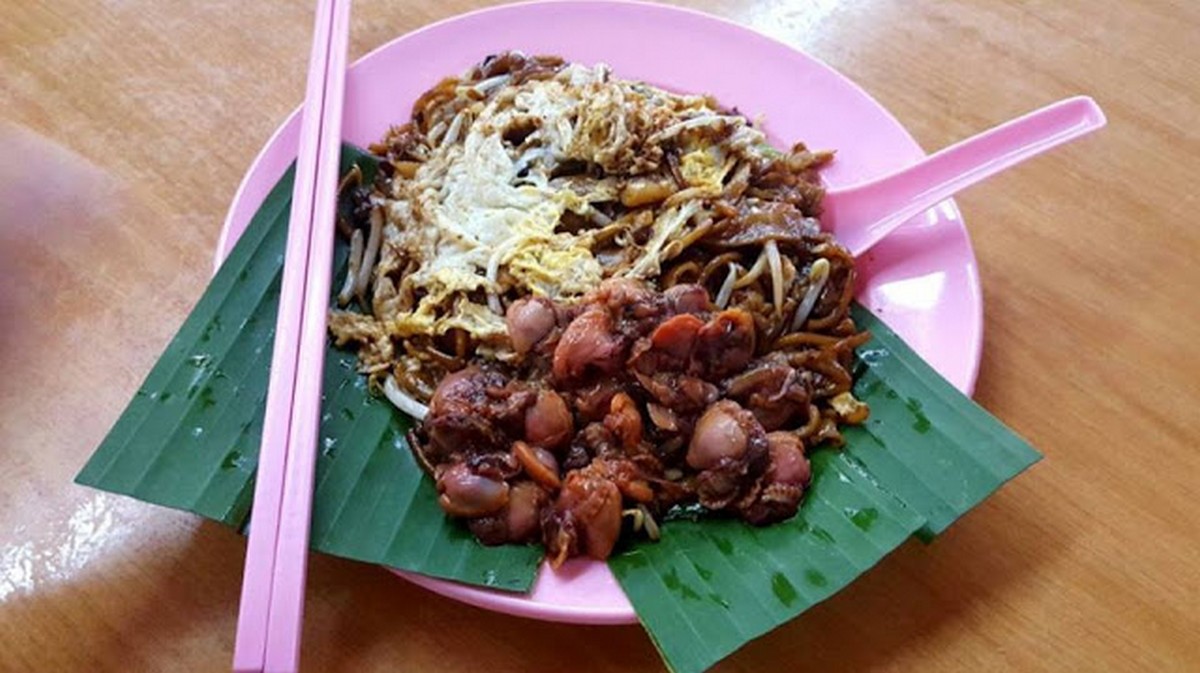 11.-Fried-kway-teow-with-fresh-clams-at-Ming-Xin-air-conditioned-Food-Centre-Restoran-Meng-Sin-Corner - LifeStyle