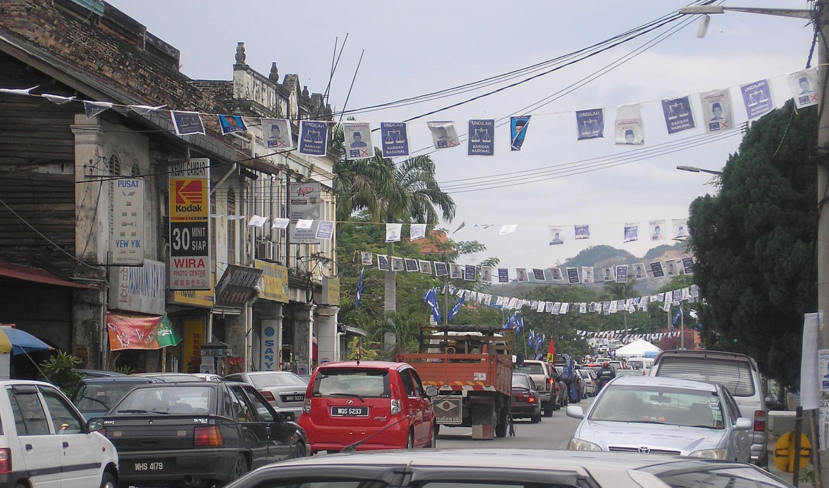 1200px-2008_general_election_campaign_banners_Semenyih - LifeStyle 