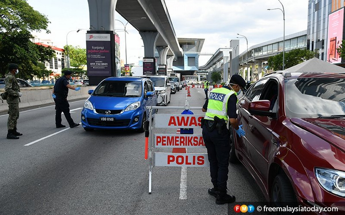 MASK-COVID19-ROADBLOCK-MCO-POLICE-ARMY-CHERAS-FMT-270320-10 - LifeStyle 