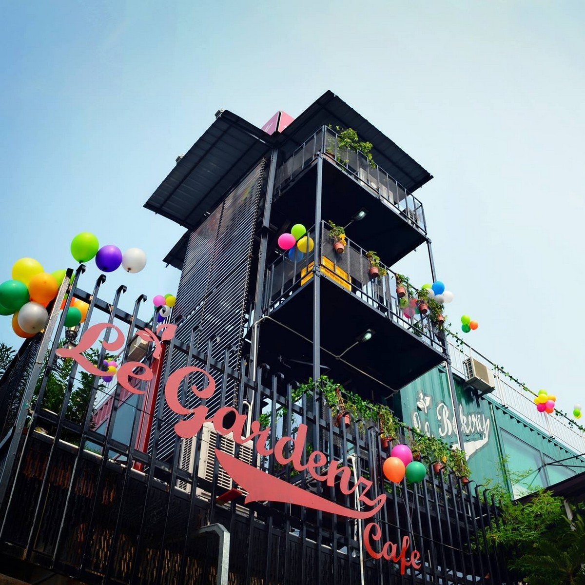2-Le-Gardenz-Café - News